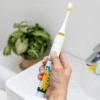 Bàn Chải Đánh Răng Điện Cho Bé LocknLock Electric Toothbrush For Kids 5V, 1.5W - Màu Trắng - ENR226WHT