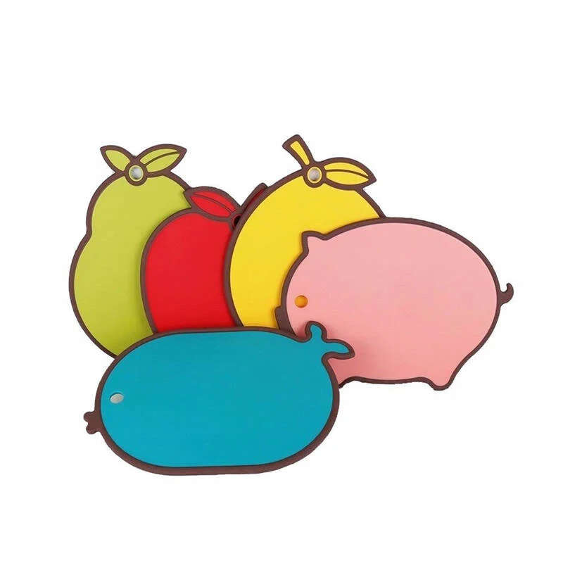 CSC551 - Thớt Nhựa LocknLock Anti - Bacteria Hình Quả Táo, Viền Silicon, 315*290*8Mm - Màu Đỏ - Ảnh 3